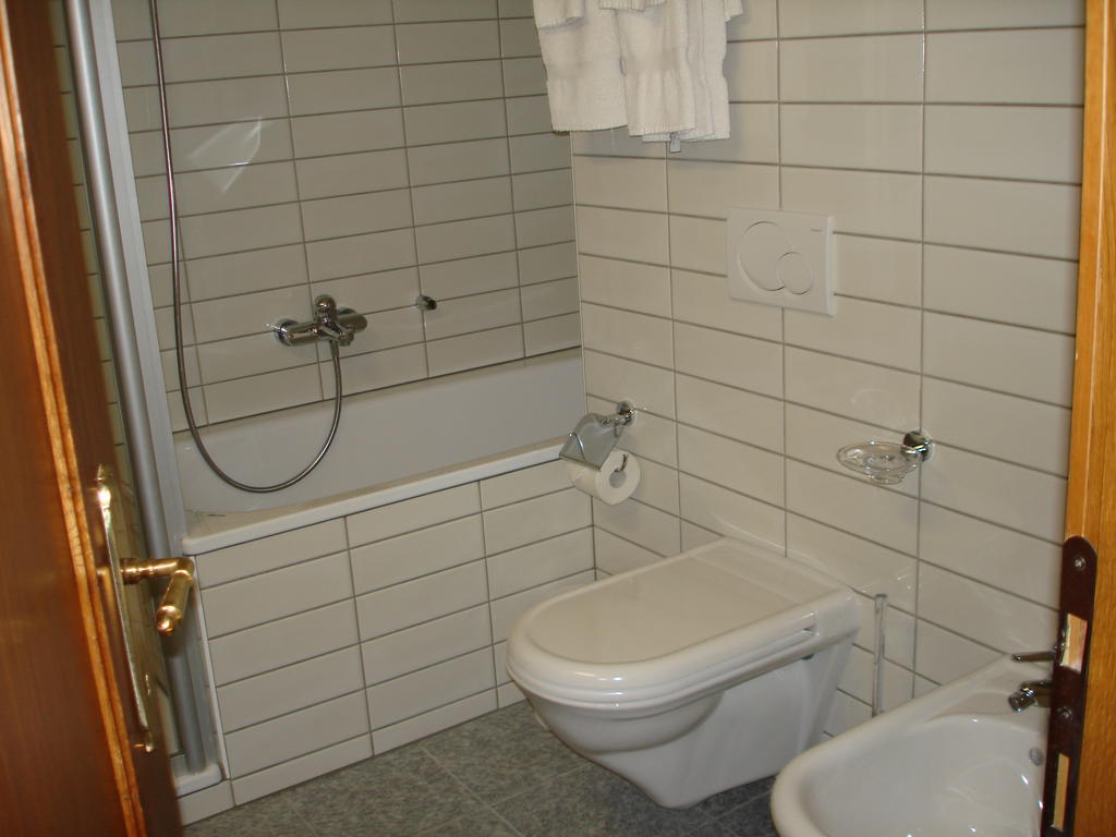 Residenz La Mora Daire La Punt-Chamues-ch Oda fotoğraf