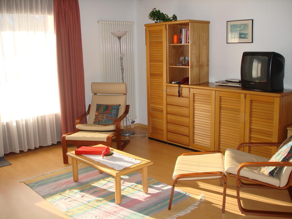 Residenz La Mora Daire La Punt-Chamues-ch Oda fotoğraf
